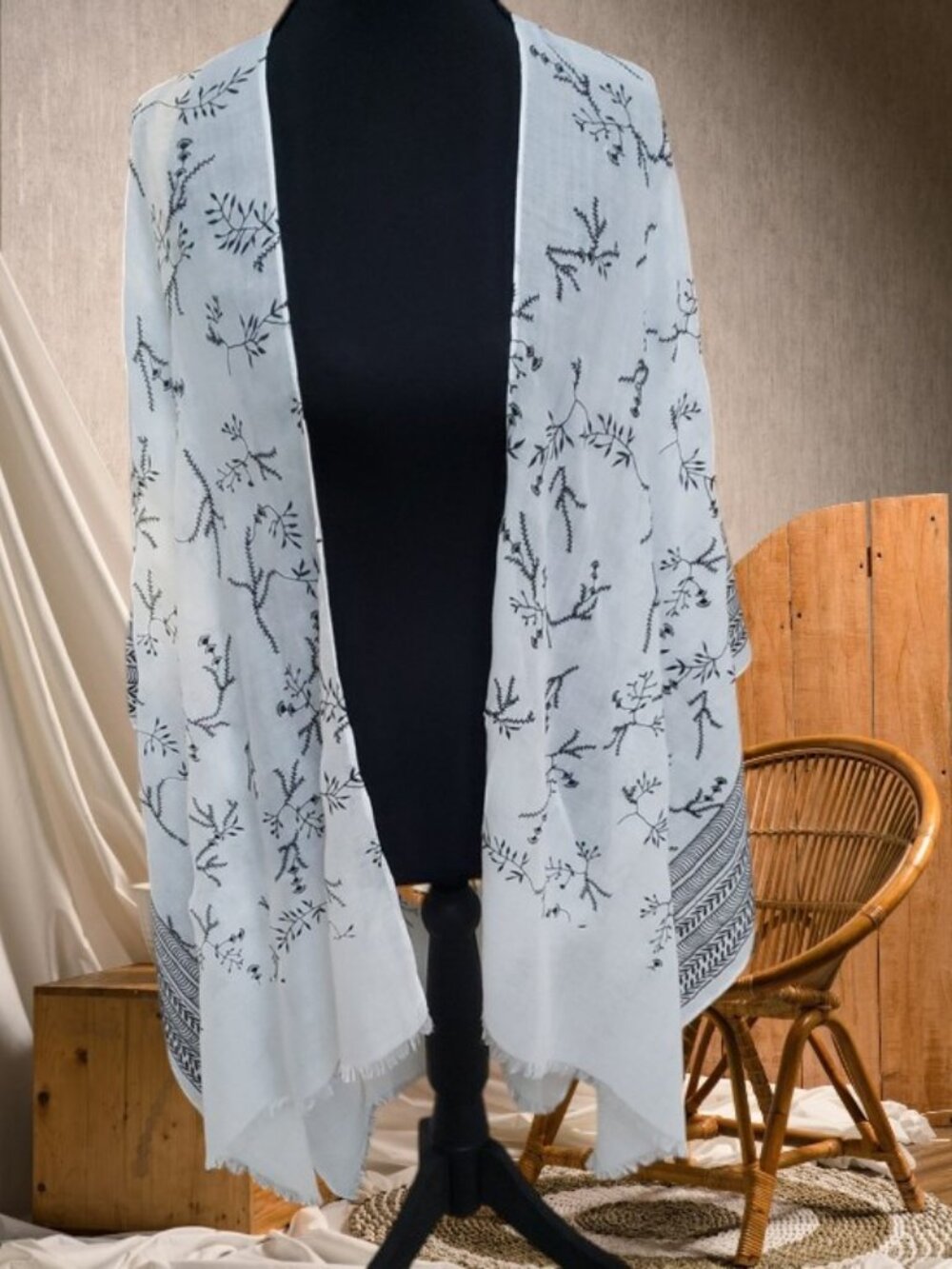 White & Black Embroidered Open Front Kimono  ✨Size: OS...    NWT..✨